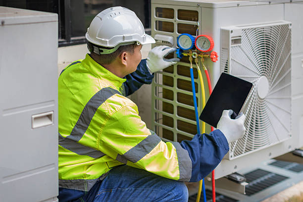 Professional Hvac technician working in Quinlan, TX